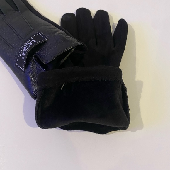 UGG Black Leather Tech Gloves - Picture 3 of 3